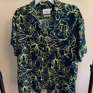 📣‼️ 5 for $50 📣‼️ Goodfellow & Co Men's Navy and Lime Patterned Shirt